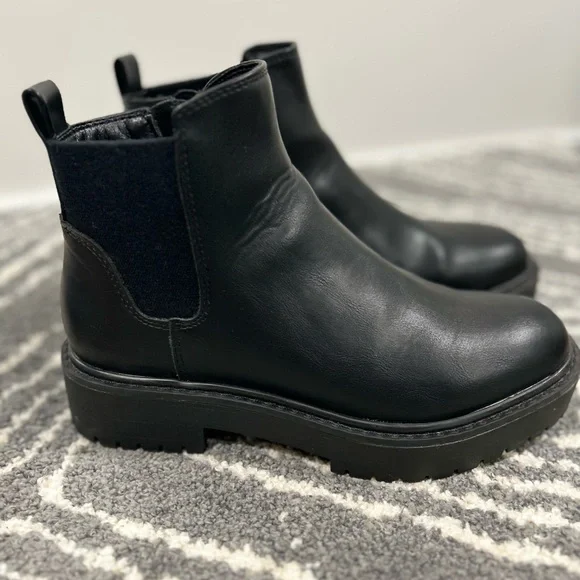Time and tru ankle Chelsea boots size 6 - Picture 1 of 10